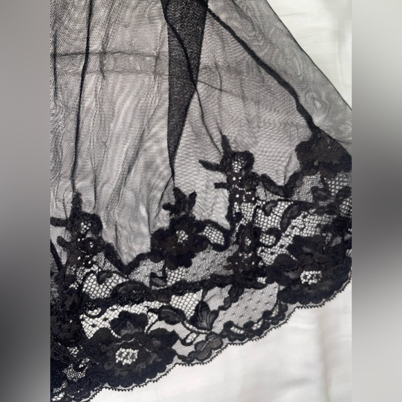 Victoria’s Secret silk black Cami tie at the front top size medium M - Picture 3 of 6